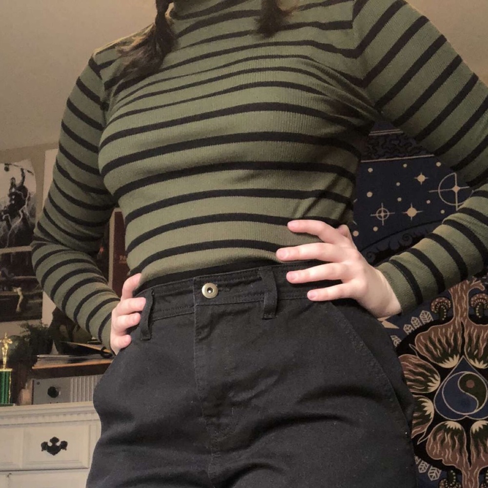 Striped ribbed turtleneck